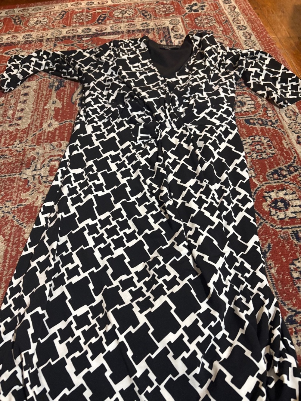 Black and white pattern quitter sleeve long dress